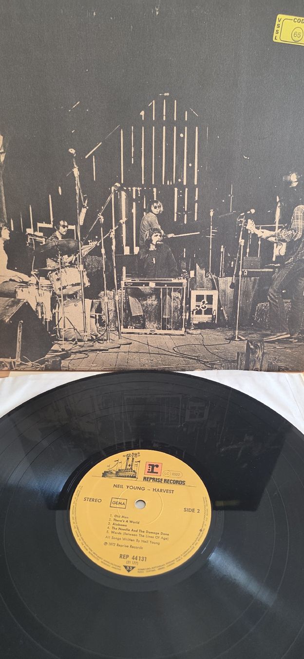 Dischi in vinile: Neil Young - Harvest  Vg Vg – Usato da Yvonand venduto da RF-VINYL 4