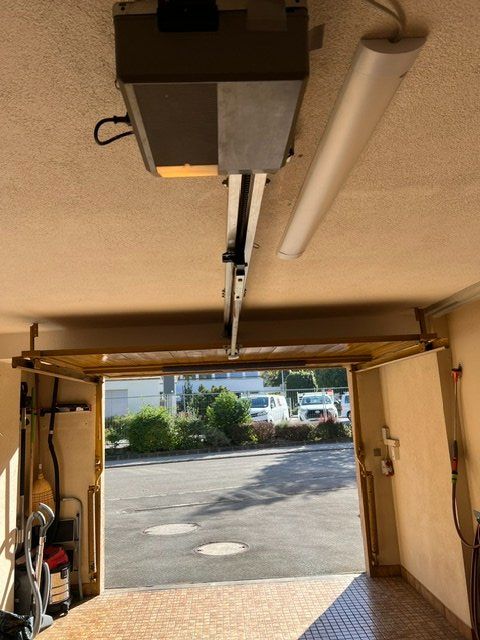 Altro Materiale elettrico: Garagentor mit einem Bosch Antriebs Motor – Usato da Triesen venduto da ivo_9mww 7