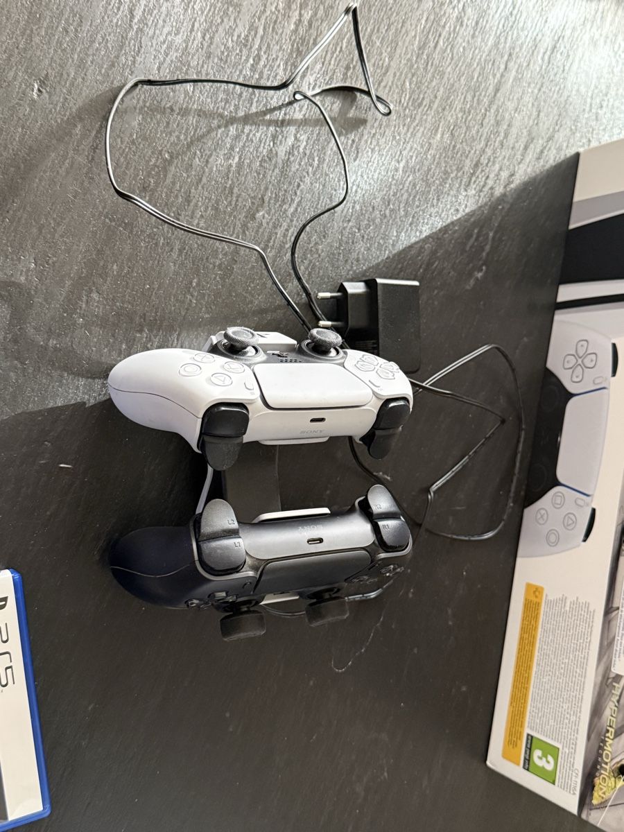 Sony Console: PS 5 Disc Version inkl. Zubehör – Nuovo (secondo la descrizione) da Langenthal venduto da Benij2104 3