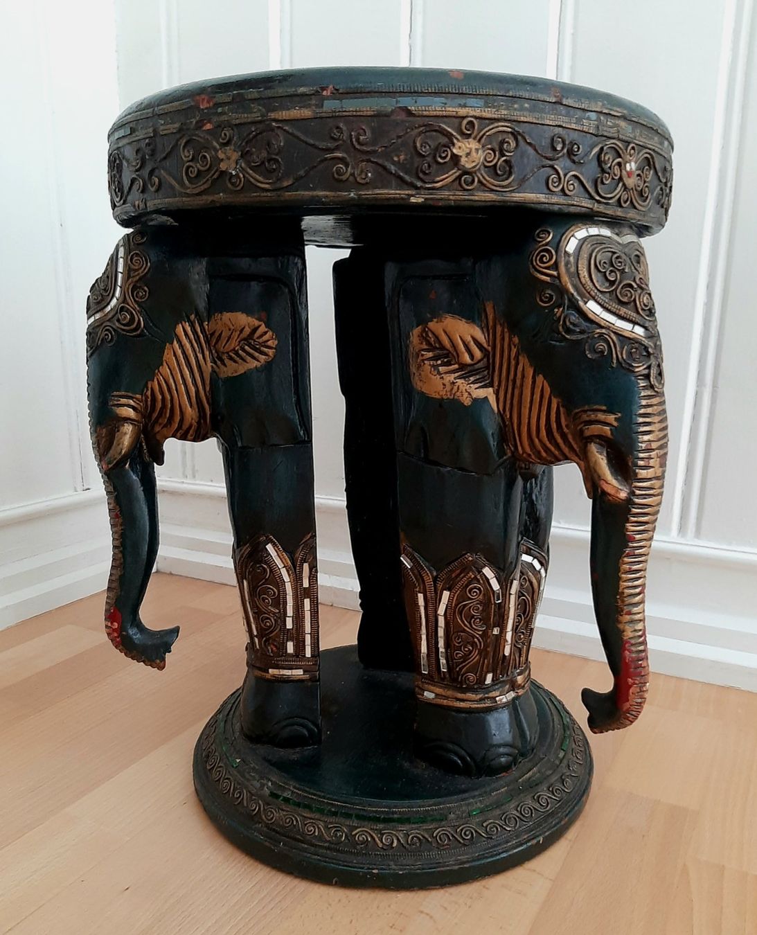 Sgabelli: Alter exotischer Hocker – Usato da Arbon venduto da torso444 2