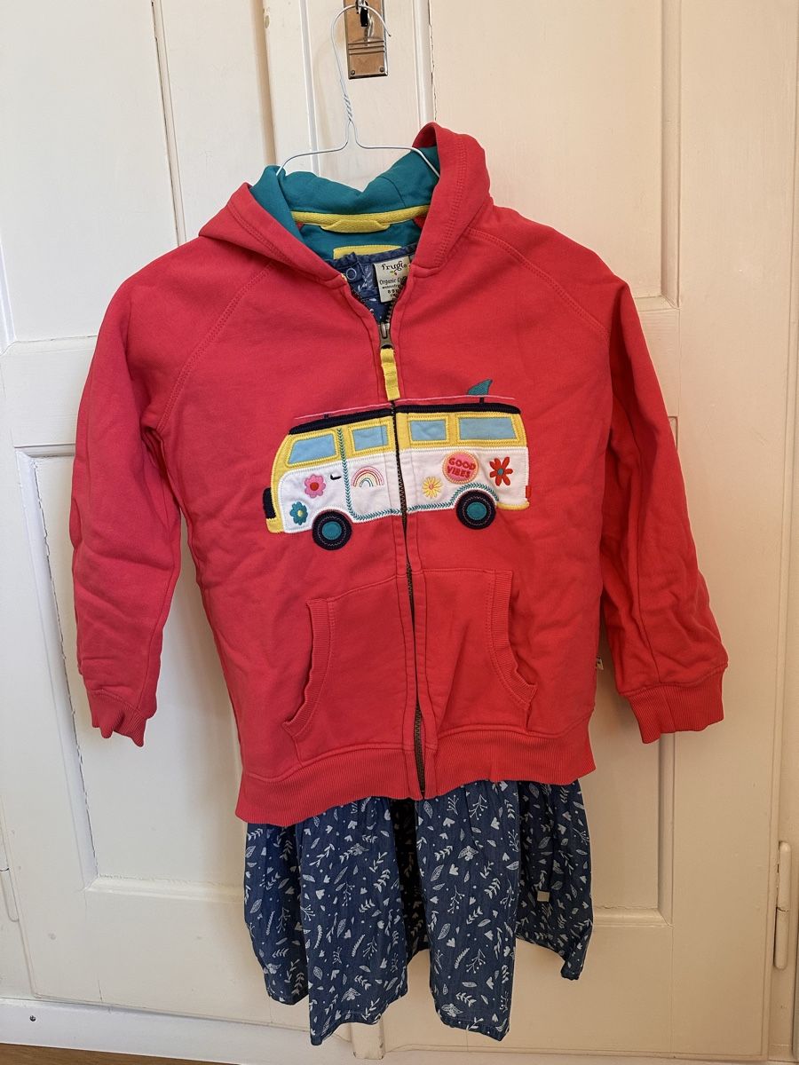 Frugi Lotti & Set di vestiti: Frugi Baumwolljäckli und -Röckli – Usato da Burgdorf venduto da bar_q9s7 2