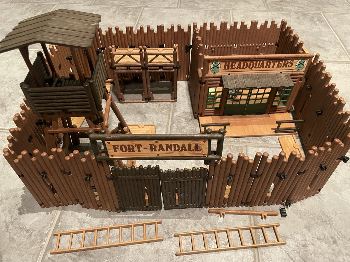 Playmobil Giocattoli: >100-teiliges Playmobil Western-Set  – Usato da Kloten venduto da Bevandes 5