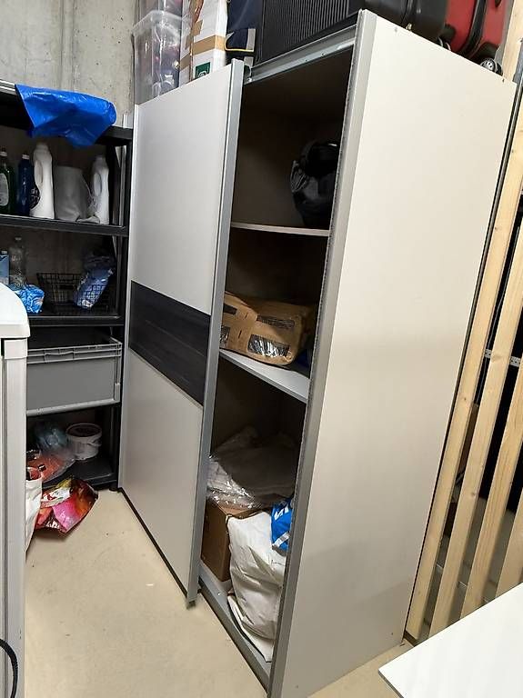 Armadi: Kleiderschrank Weiss / Grau – Usato da Bern venduto da Dekowahn
