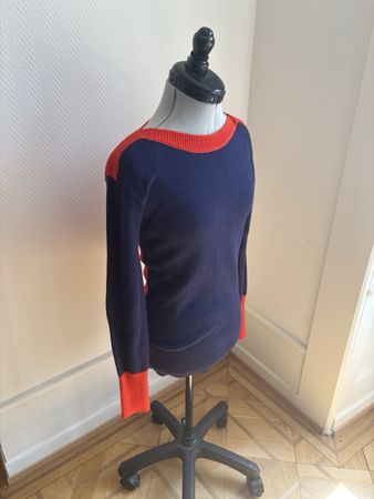 Pull neuf orange et bleue marine