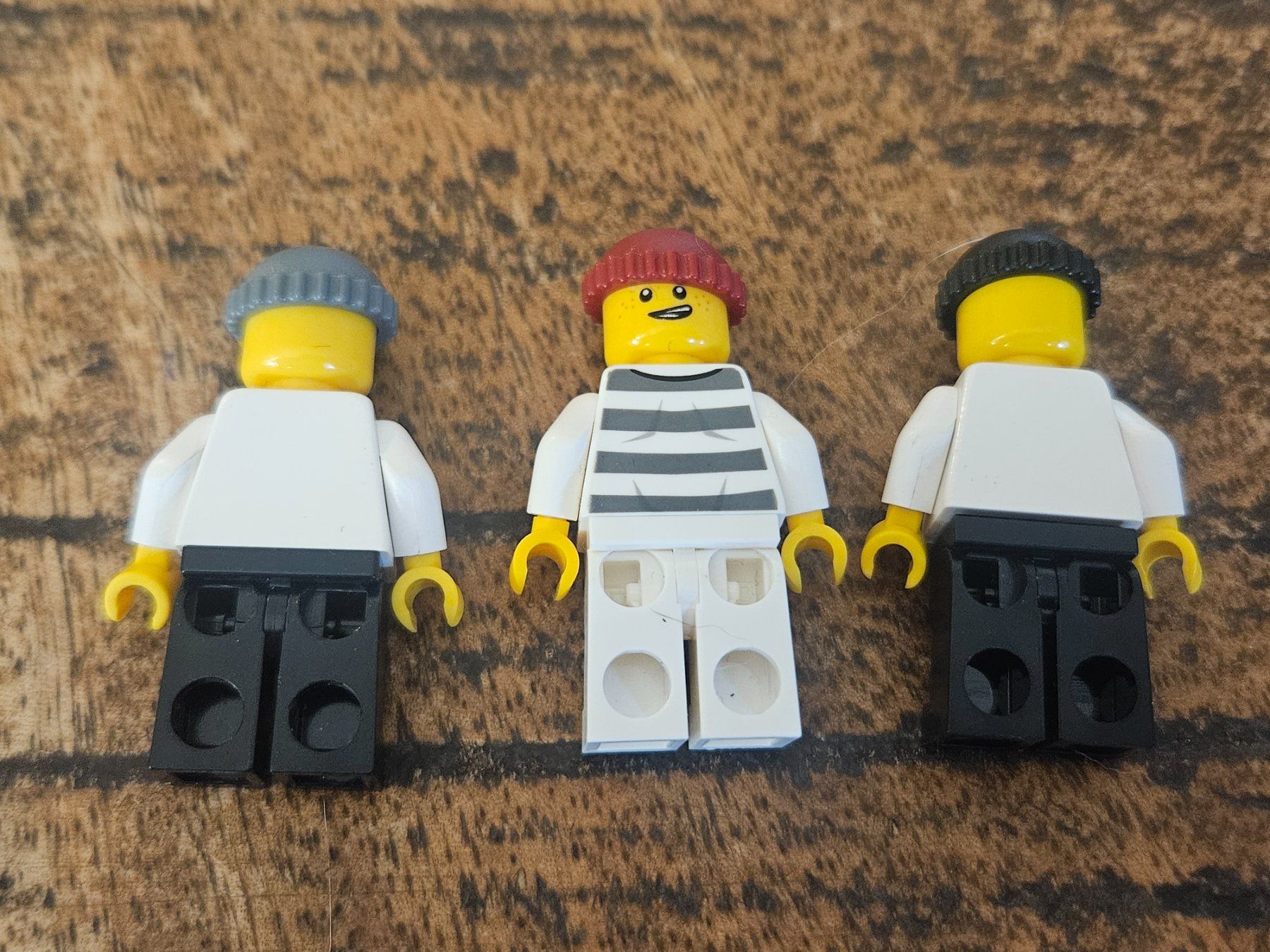 Lego Kit di costruzioni: lego lot de 3 figurines – Usato da Confignon venduto da Ecrofigs 1