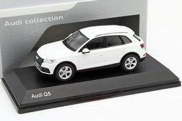 Audi Q5 II FY Phase I 2017-2020 Ibis weiss   1:43 von iScale