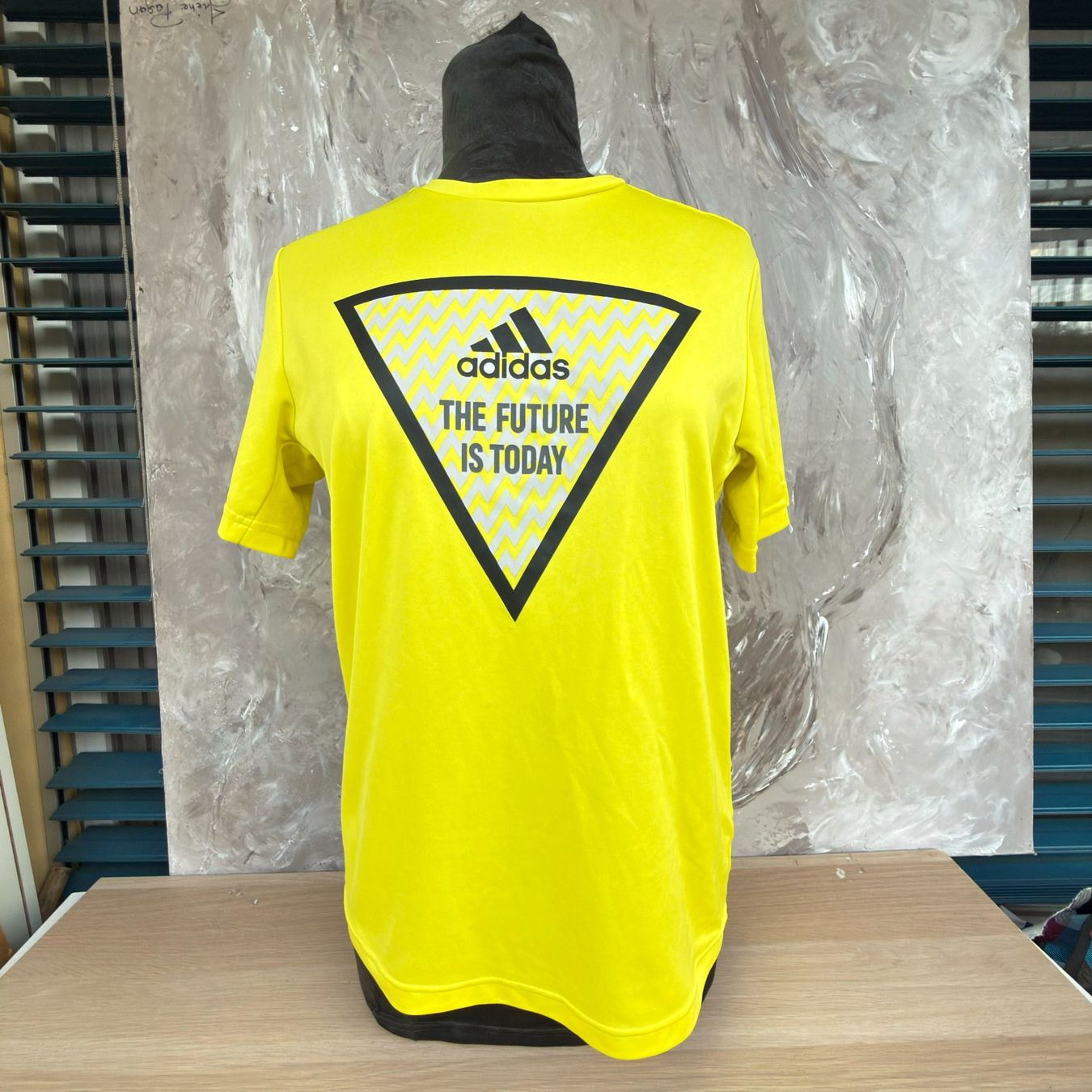 Adidas T-Shirts: T-shirt Adidas "The Future Is Today" – Gebraucht aus Thônex von Suisse.Shopping 1
