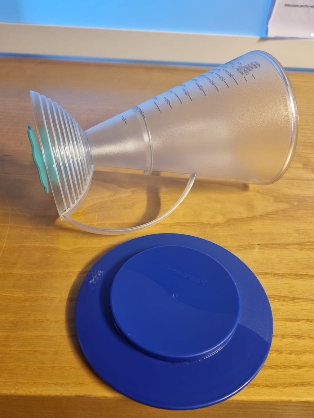 Tupperware Contenitori & Simili: Dosatore a imbuto Tupperware – Usato da Camorino venduto da yponzio 1