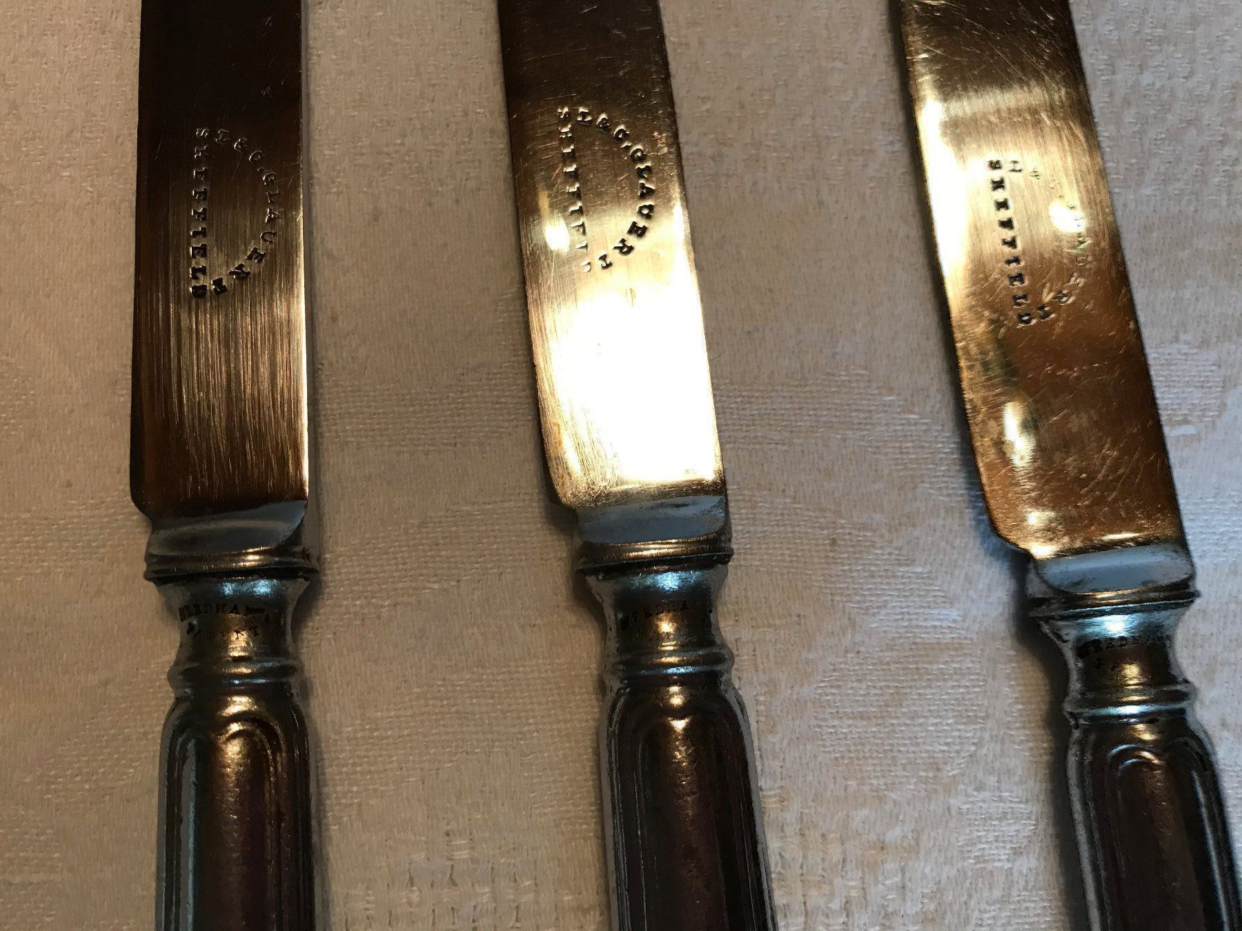 Piatti: 6 assiettes Johnson Bros et 3 couteaux – Usato da Ste-Croix venduto da mjmg 6