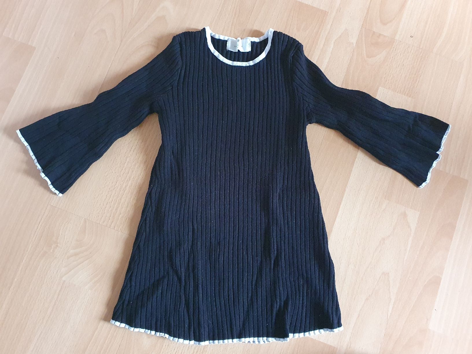 H&M Vestiti & Gonne: Strickkleid Schwarz mit weissen Bündchen Gr. 98/104 – Usato da Brittnau venduto da lisa35