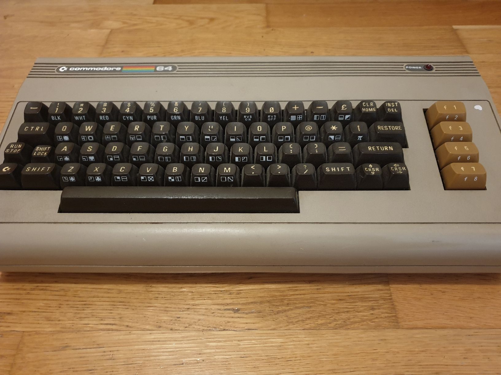 Commodore PC: Commodore 64 Computer mit Netzteil guter Zustand 7099 – Usato da Ittigen venduto da Ziok187 6