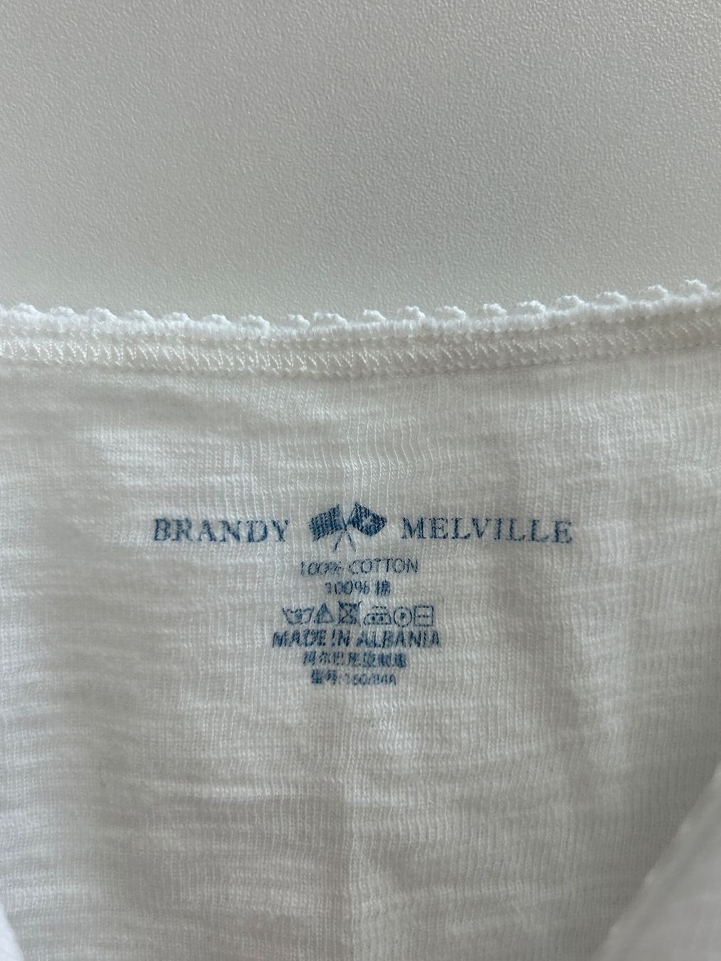 Brandy Melville Tops: Top blanc Brandy Melville – Neu (gemäss Beschreibung) aus Vessy von tania4284 2