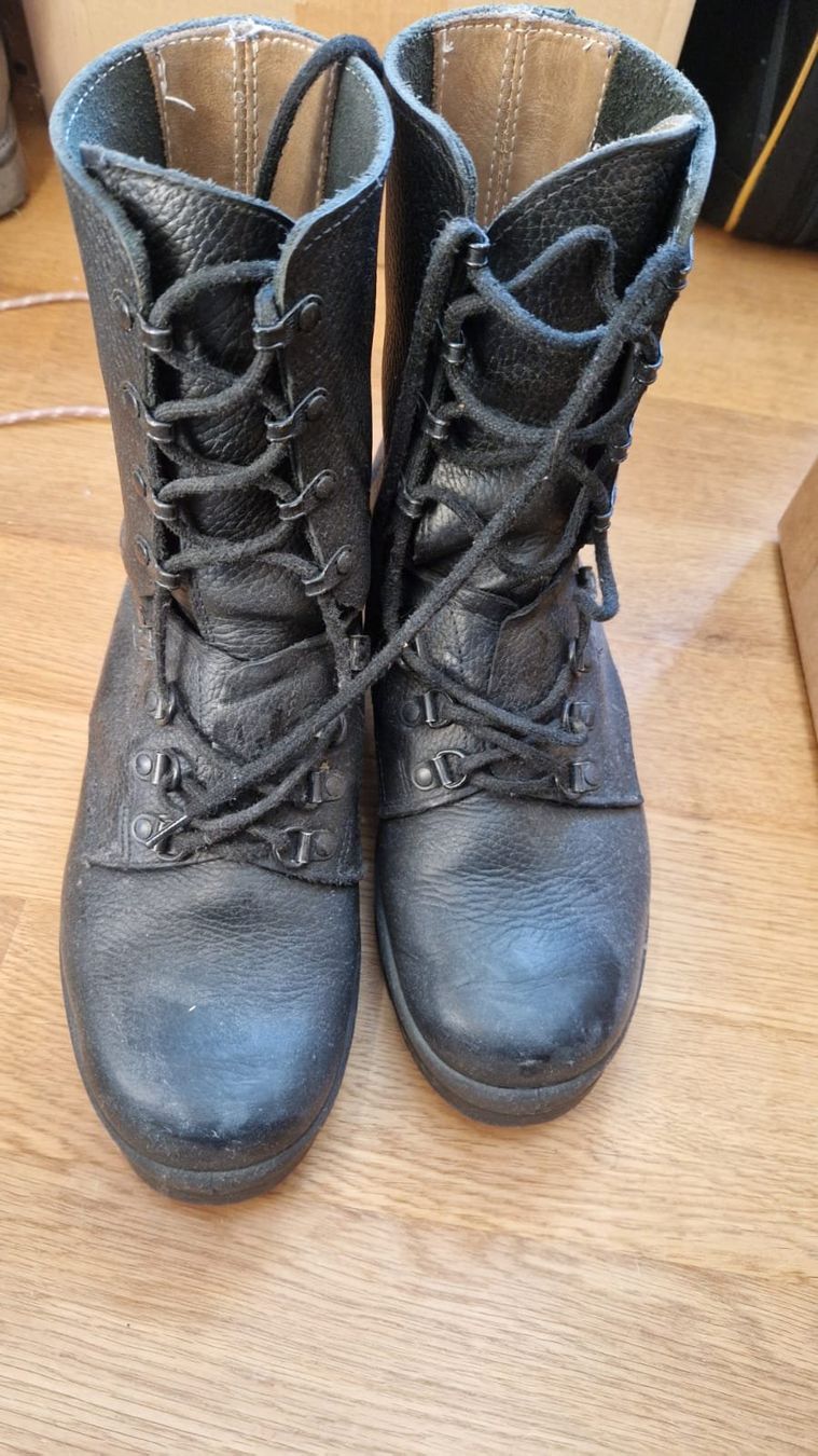Schweizer Armee Herrenschuhe: Kampfstiefel Minerva – Gebraucht aus Kriens von dol_f5px