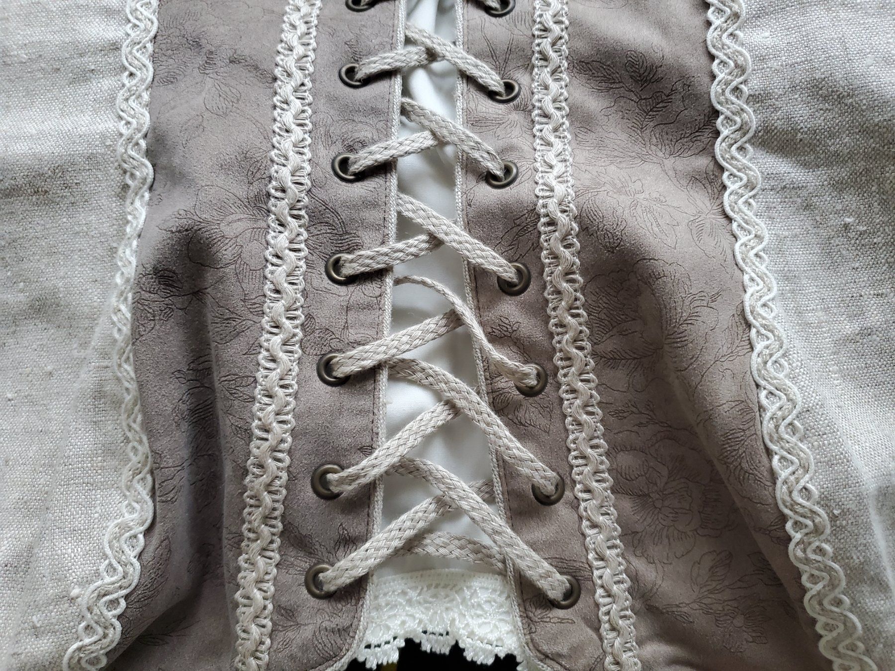 Costumi: Dirndl / Oktoberfest 2-teilig – Usato da Münchwilen TG venduto da Renecz 2