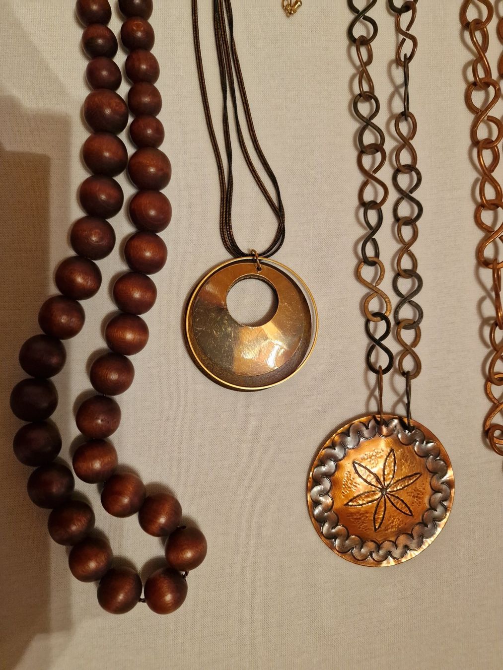 Sonstiger Schmuck: Modeschmuck  -  Konvolut von 6 Halsketten – Gebraucht aus Röthenbach i. E. von Heureka5 6