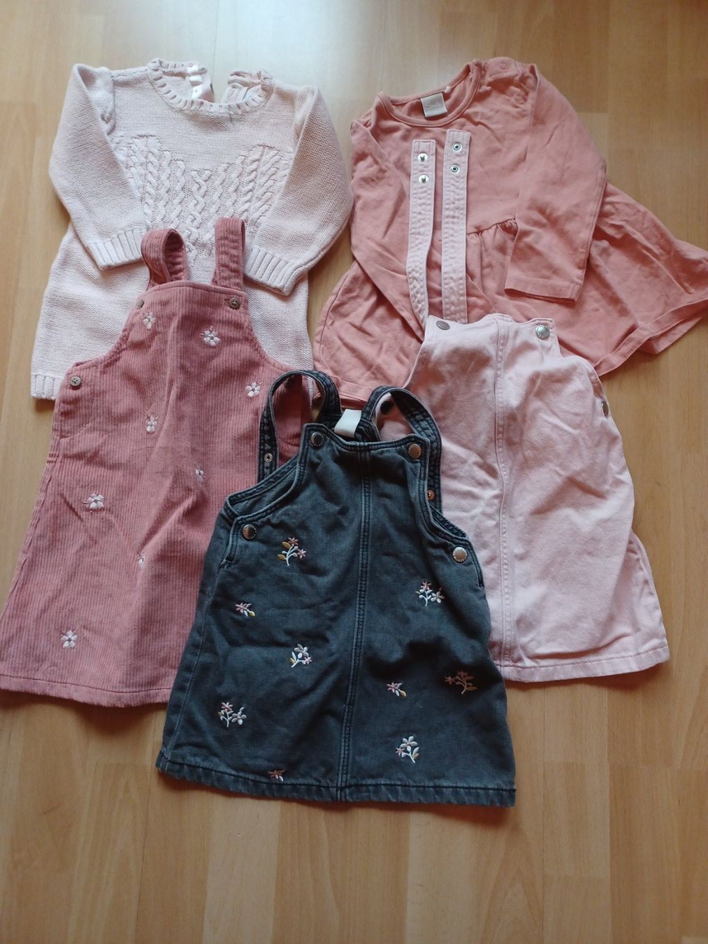 Lotti & Set di vestiti: 26 teiliges Mädchenpaket 86 – Usato da Matt venduto da Remonso 1
