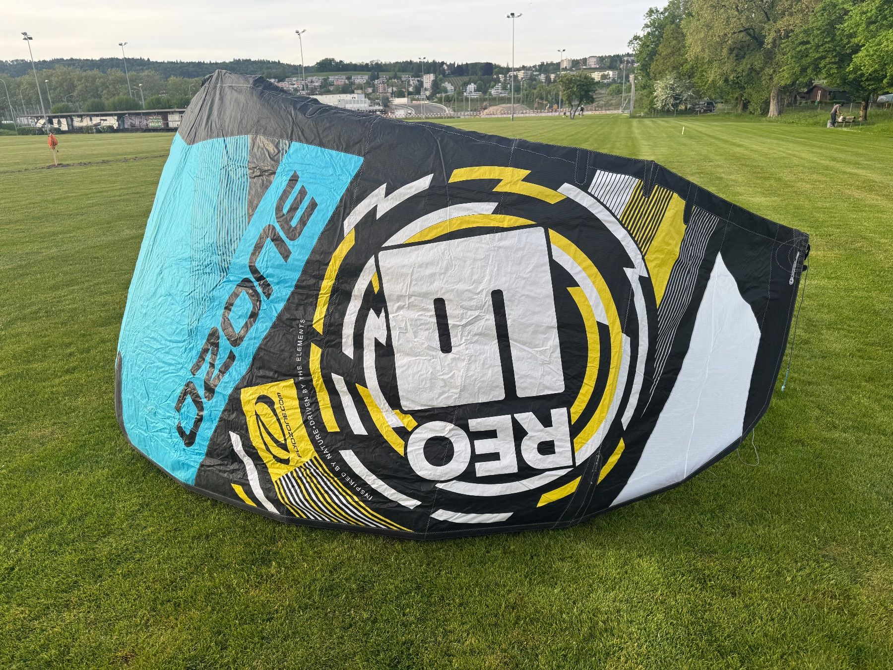 Ozone Kite: Ozone Reo V3 9m - Wavekite, gutmütig & einsteigerfreundlich – Gebraucht aus Zürich von vincent.clifford