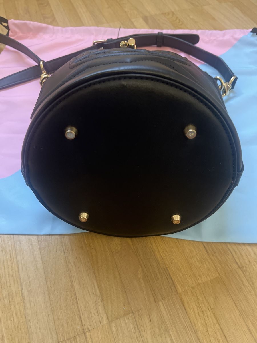 Borse da donna: Chiara Ferragni Bucket Bag – Nuovo (secondo la descrizione) da Solothurn venduto da I_deserve_the_crown 2