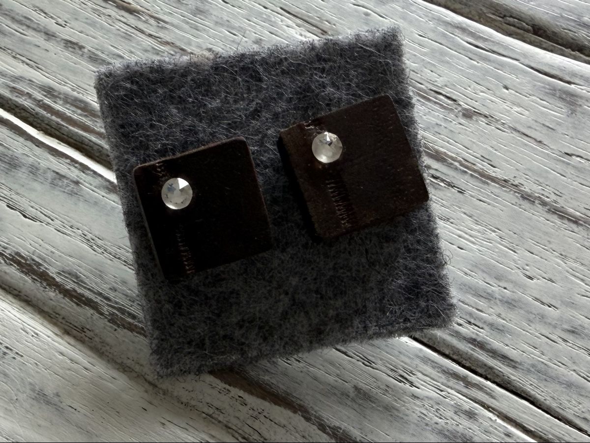 Boucles d'oreille: Holz-Ohrstecker mit Steinchen – Neuf (Voir description) à Schönenbuch par Wenscles