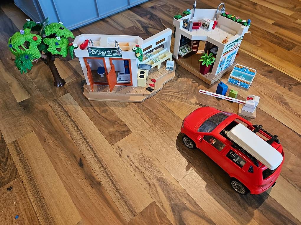 Jouets: Playmobil Camping mit Familienauto – D'occasion à Neudorf par Vogelhof