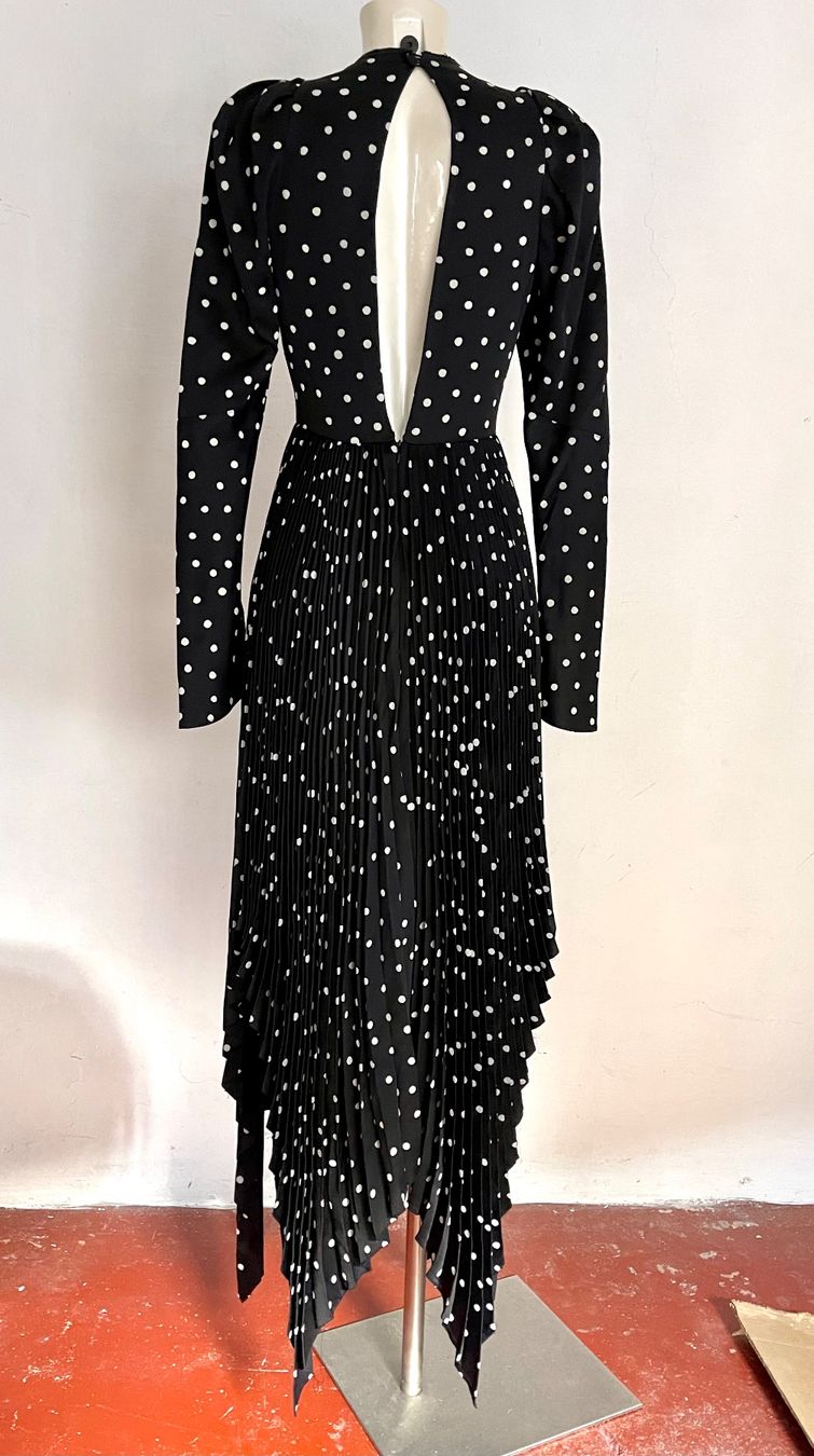Vestiti: Khaite dress 2100$ – Usato da Barna venduto da orbuyorcry 3