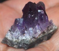 Deko Heilstein L-5116– Uruguay Amethyst Cluster –21.74 Gramm