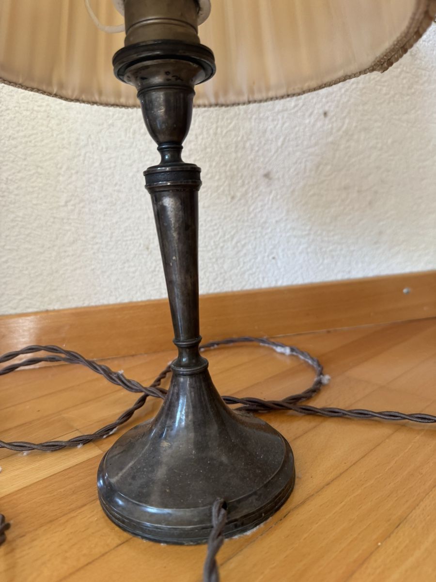 Paralumi: Antike Lampe mit relativ schwerem Ständer – Usato da Langnau am Albis venduto da pla_2vk5 2