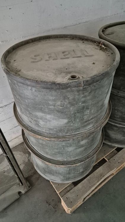Zwei sehr alte Shell Deko Fass 200L (Gebraucht) in Nunningen für CHF ...