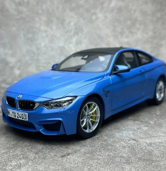 BMW M4 F82 Modellauto 1/18 (blau) (Neu und originalverpackt) in