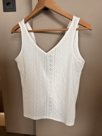 Sommerliches Top mit Lochstickerei Gr. S Weiss