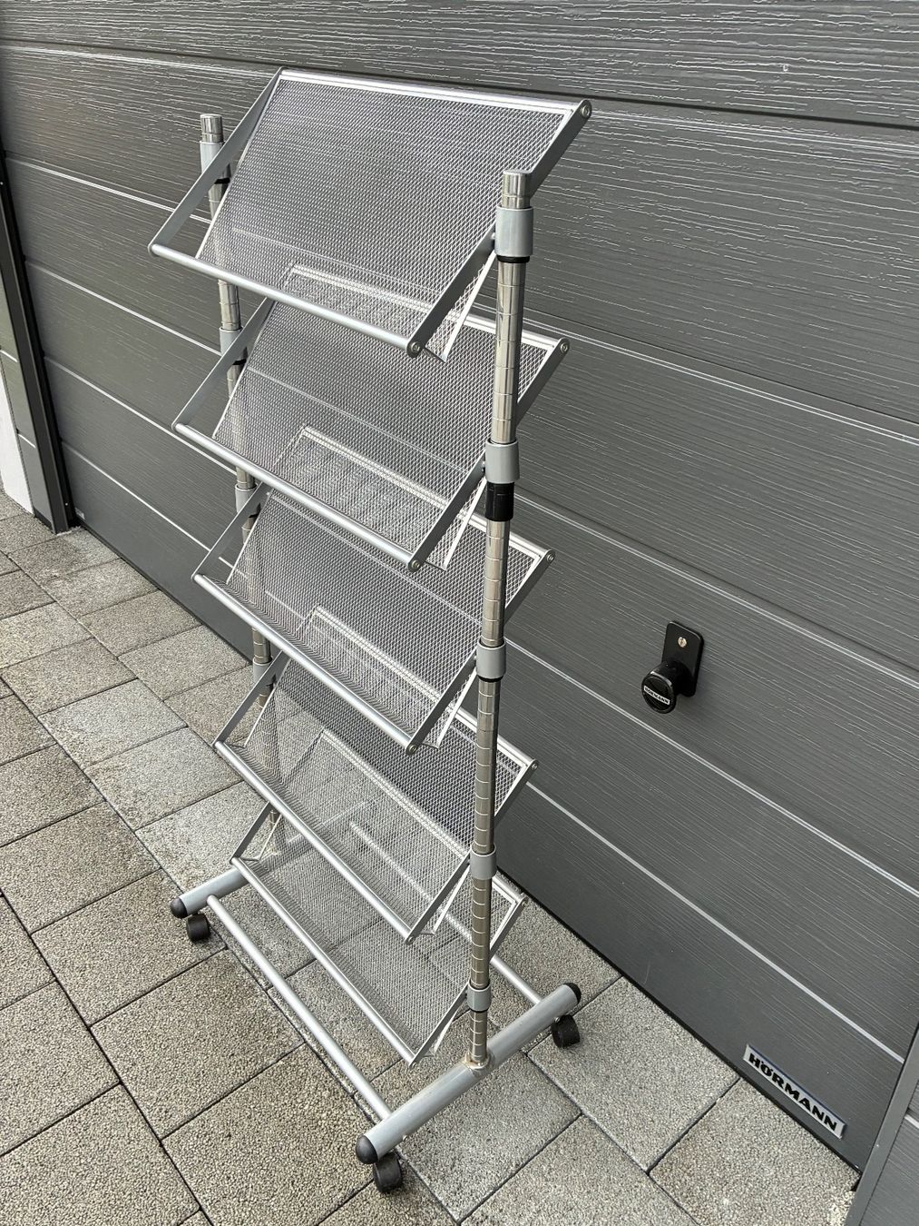 Altro in Decorazioni & Accessori: Prospektständer aus Metall, 5 Fächer, mit Rollen – Usato da Horw venduto da adler65 1