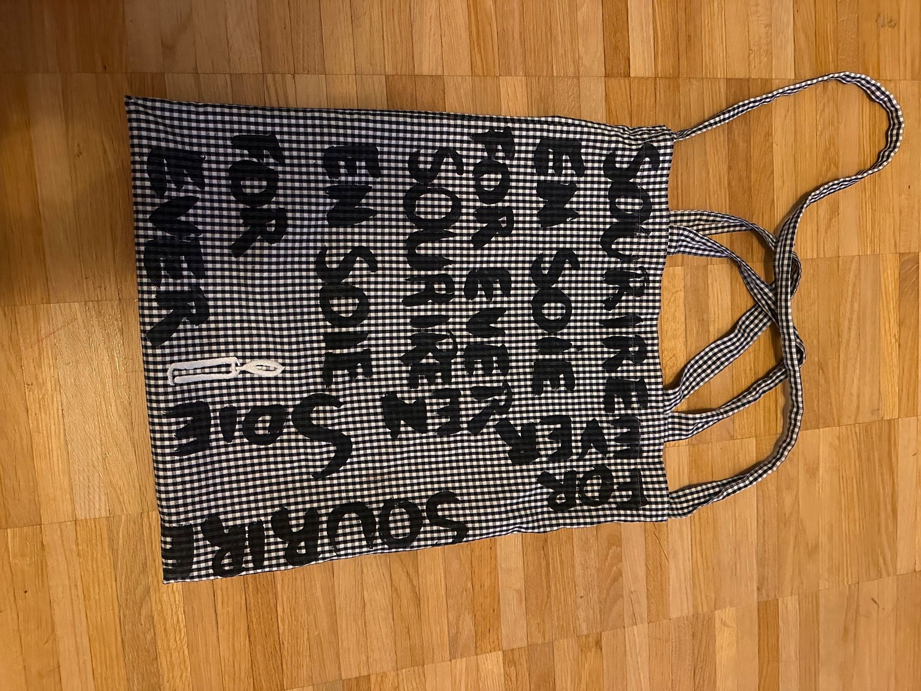 Ensoie Borse: En Soie Tasche – Usato da Glattbrugg venduto da A.S.90