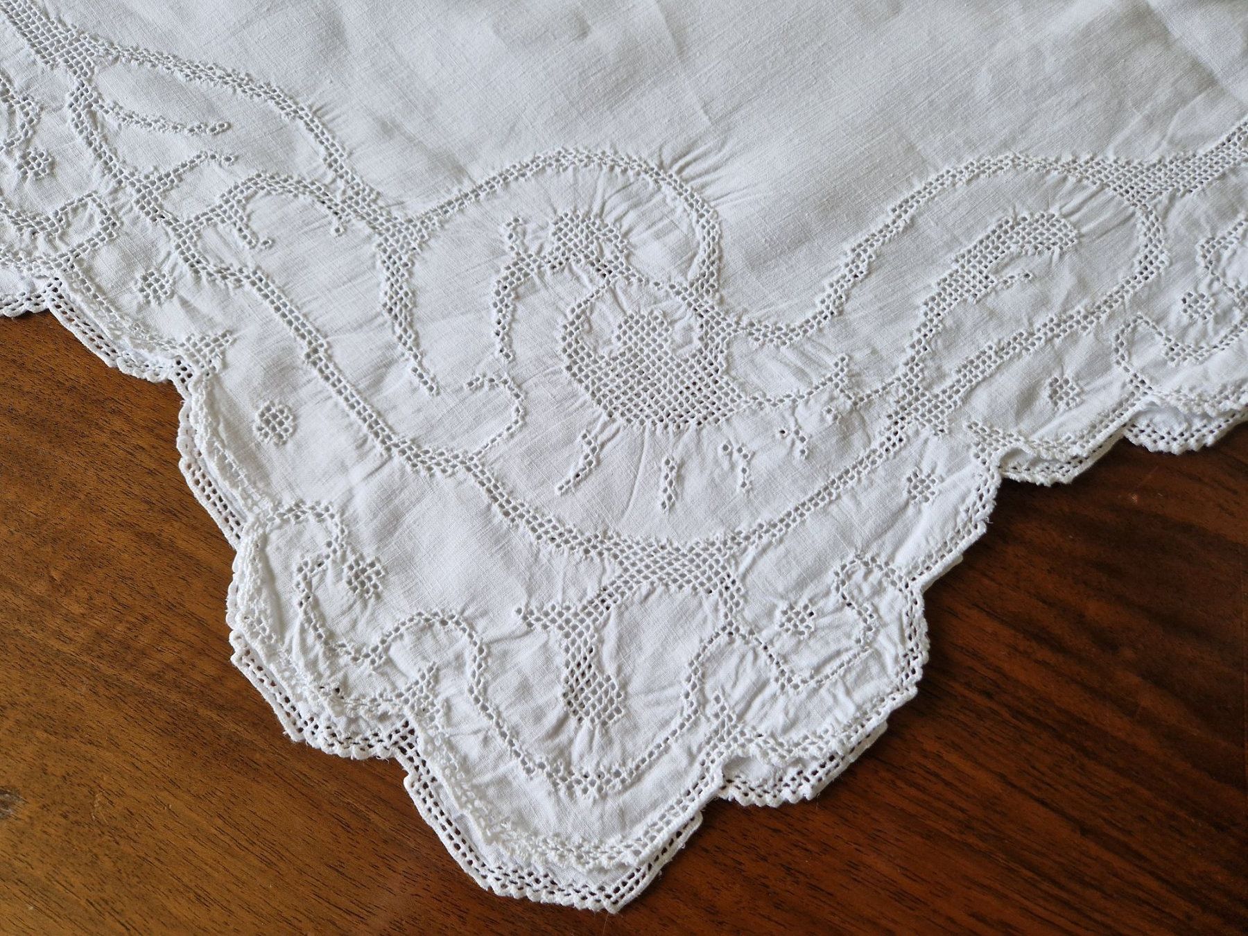 Sonstige Tischwäsche: Wunderschöne  Hochzeit Tischdecke, Handarbeit, Leinen – Neu (gemäss Beschreibung) aus Bern von Antikbatik 7