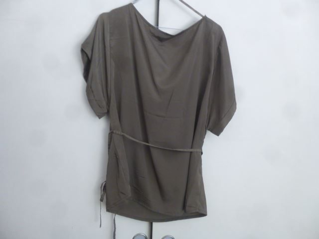 H&M T-shirt: Bluse Gr. 42 H&M Khaki NEU – Nuovo (secondo la descrizione) da Hinwil venduto da Glasperlen 1