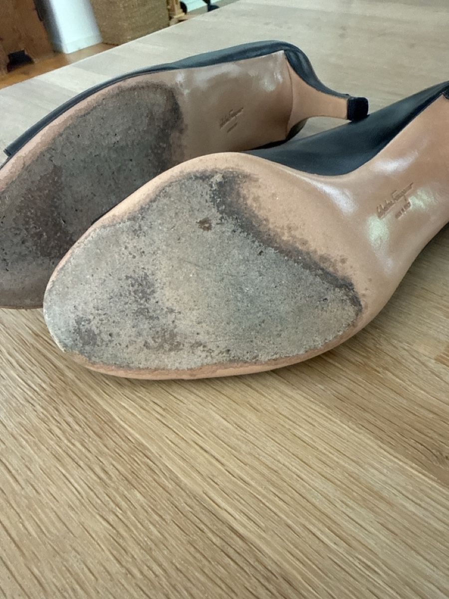 Salvatore Ferragamo Damenschuhe: Salvatore Ferragamo Pumps – Gebraucht aus Wallisellen von mriz 2