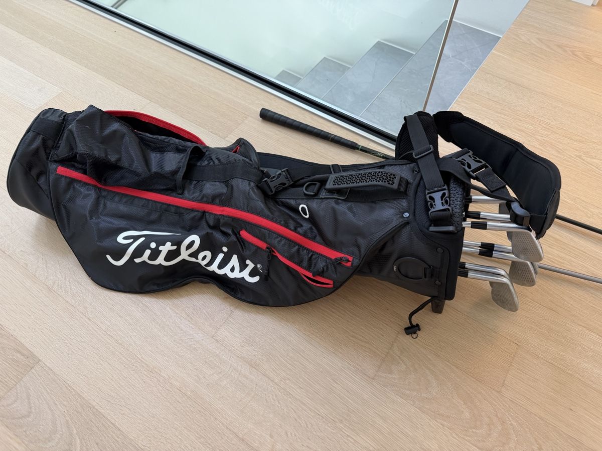Titleist Mazze & Set: Titleist 714CB irons and Titleist pencil bag – Usato da COMMUGNY venduto da toutdoitdisparaitre