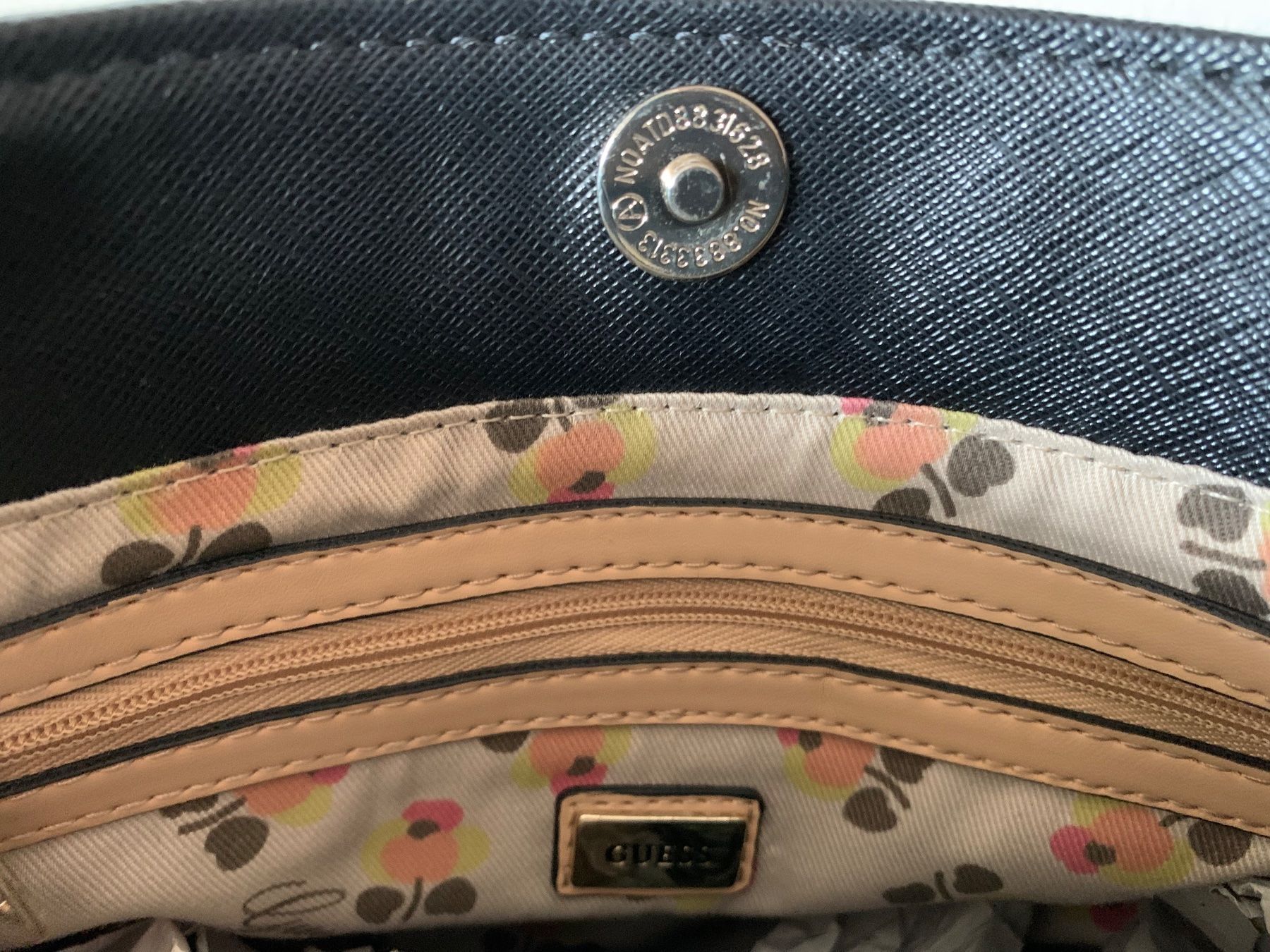 Guess Taschen für Damen: Guess Girlfriend bicolore breloques – Gebraucht aus Perroy von barballalla 4