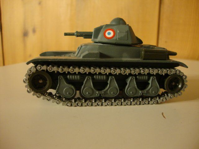 Ixo Panzer Somua S-35 1:43 – Französischer Panzer, Olivebraun, Quessnoy Frankreich 1940, Sammlerfigur