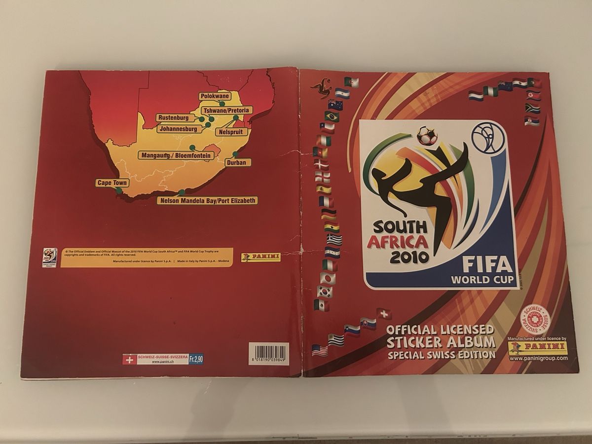 Panini Album: Panini Album wm 2010 komplett – Nuovo (secondo la descrizione) da Binningen venduto da Flagello