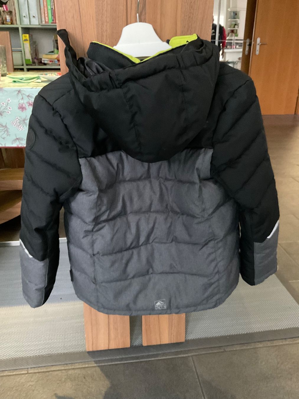 Giacche & Cappotti: Ski Jacket Child 140cm – Usato da Winterthur venduto da dve_j2q8 1