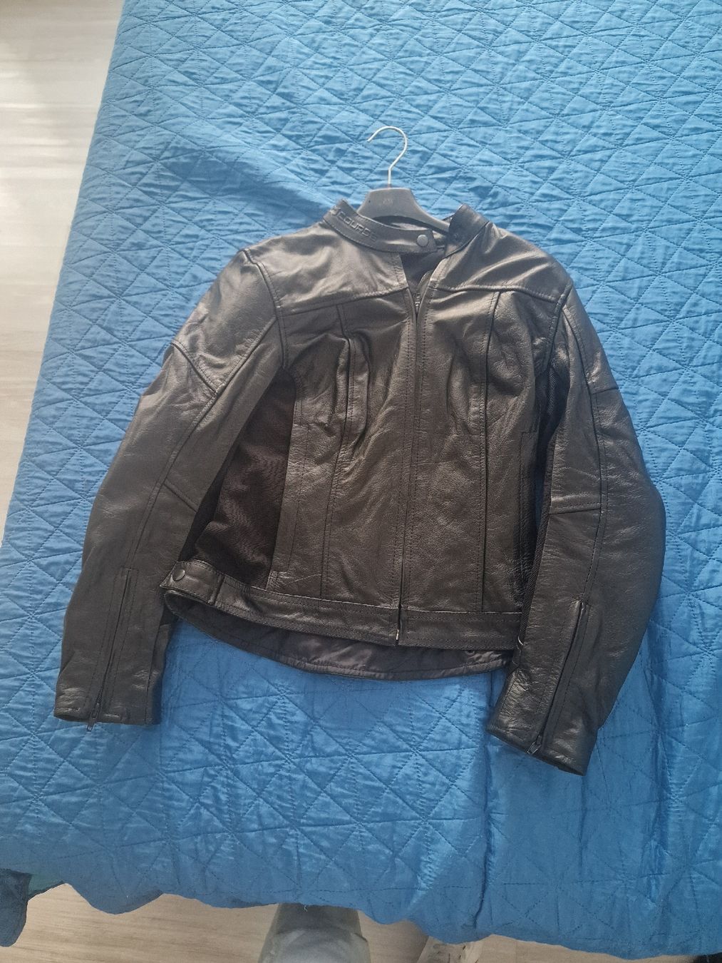 Jacken: giacca da moto con protezione  – Gebraucht aus Giubiasco von val_ghx8