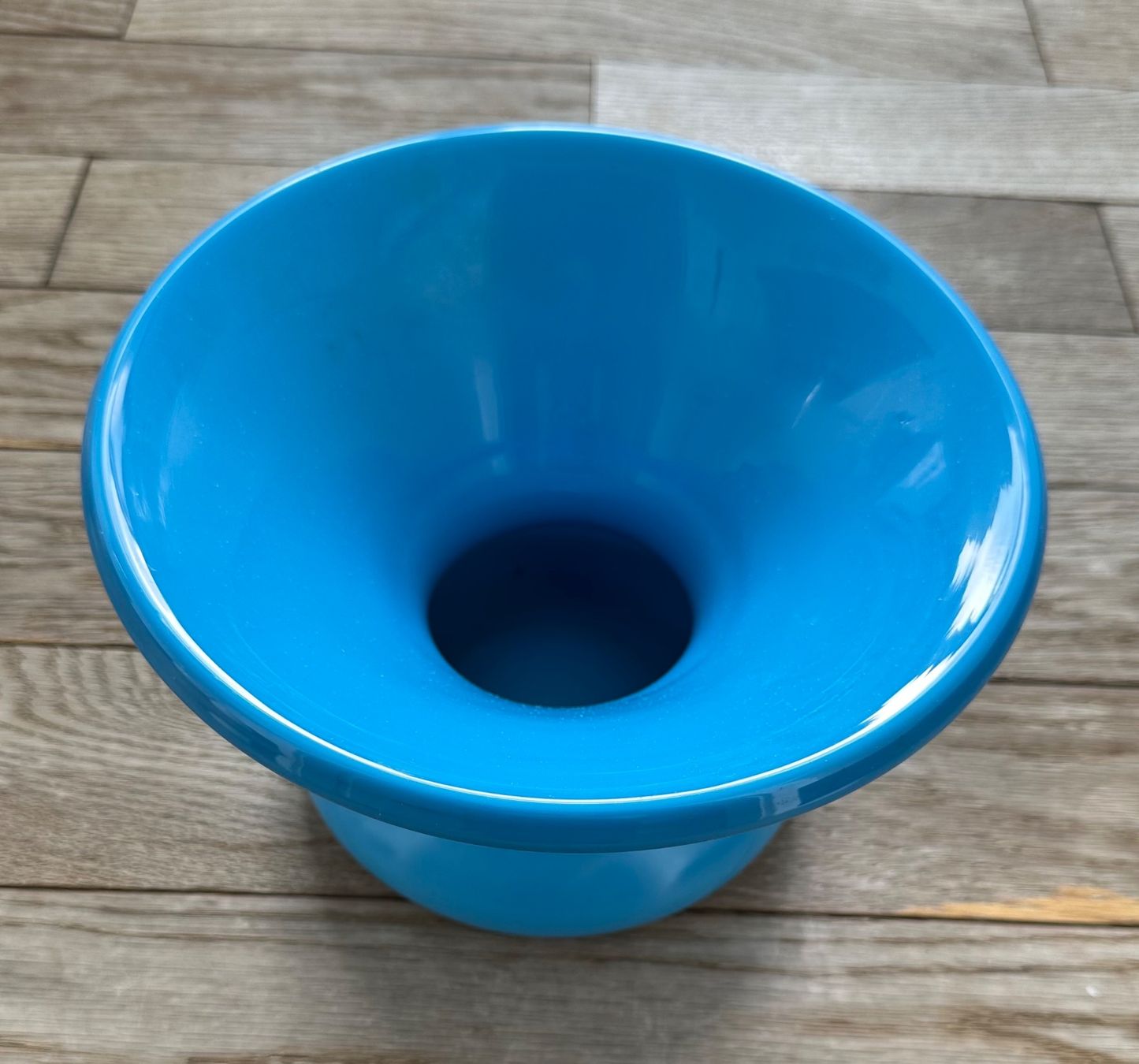 Vasen & Gefässe: Vase aus Opalinglas vintage – Gebraucht aus Luzern von Mamutpe 1