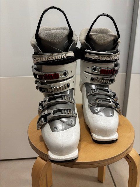 Salomon Damenschuhe: Salomon Damenskischuhe Grösse 24 / 38 – Gebraucht aus Oftringen von Cosima 1