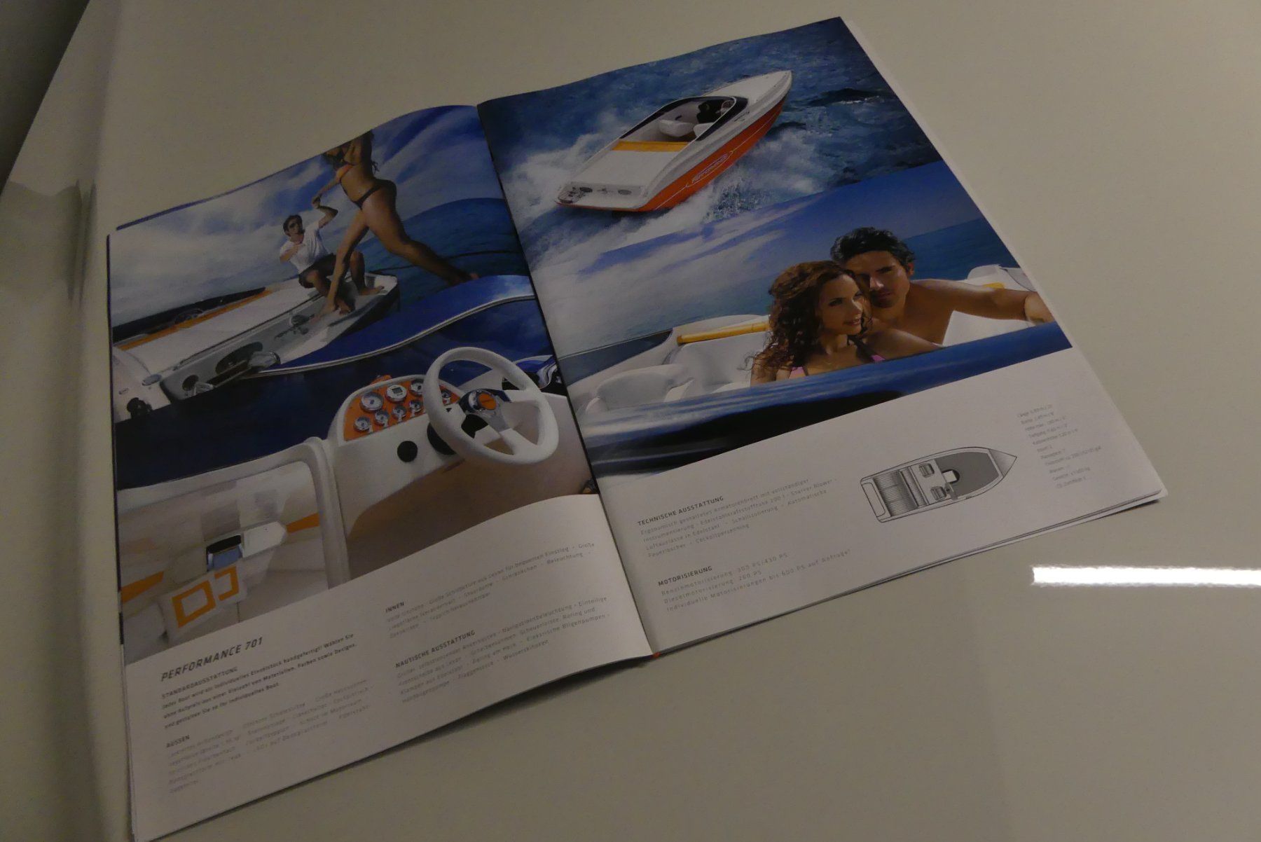 Dokumente: PERFORMANCE SPEEDBOATS PROSPEKT – Neu (gemäss Beschreibung) aus Triesen von Rnc1 1