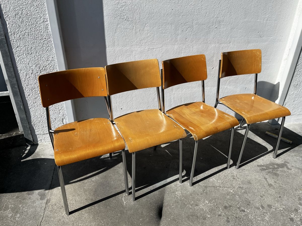 Horgen Glarus Sedie: 4er Set Stapelstühle Horgen Glarus Beizenstühle – Usato da Bern venduto da fotolog111