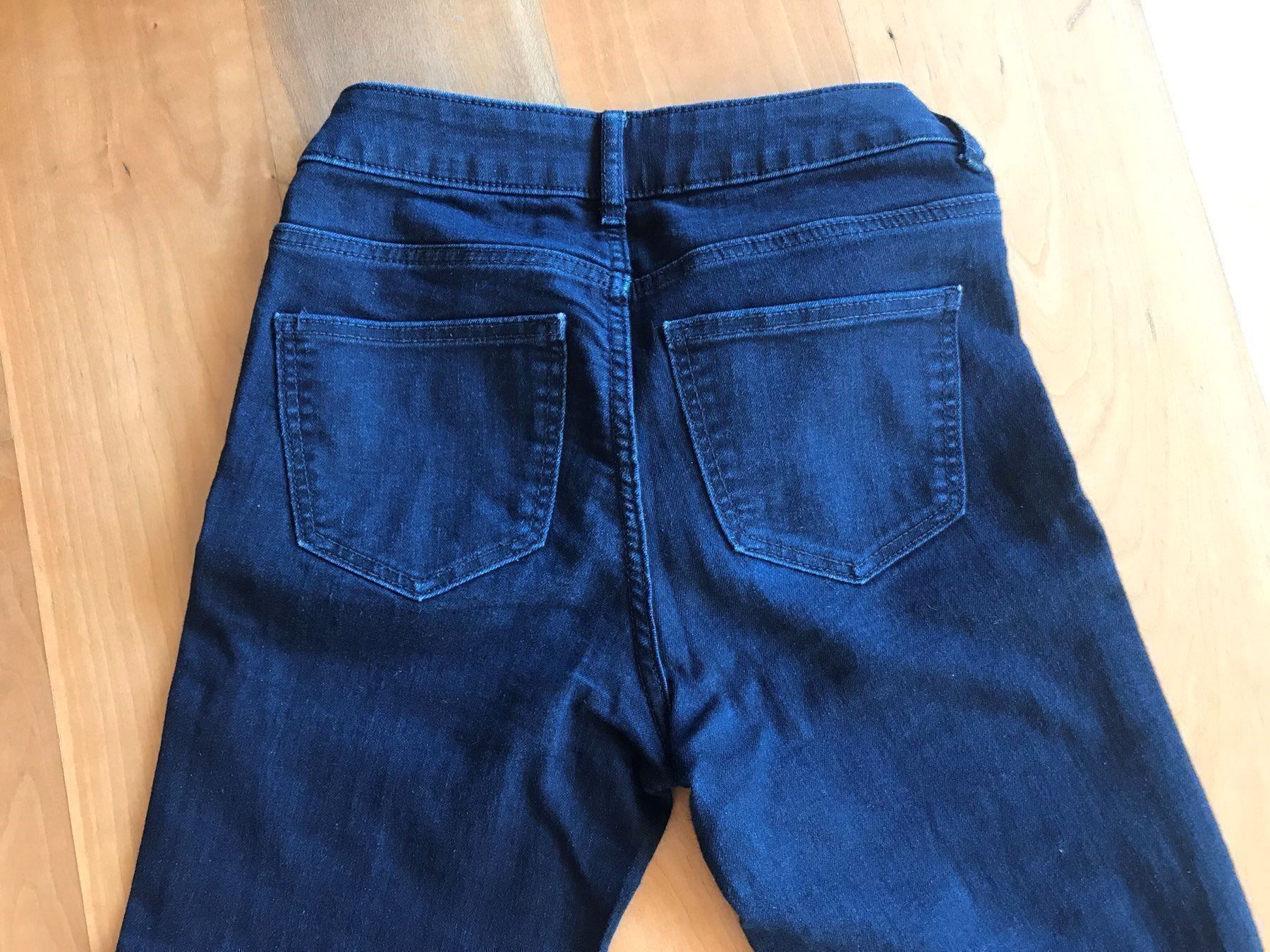 Zara Pantaloni: NEU Zara 34 denim/dark blue jeans basic – Nuovo (secondo la descrizione) da Oberwil b. Zug venduto da annecl 5
