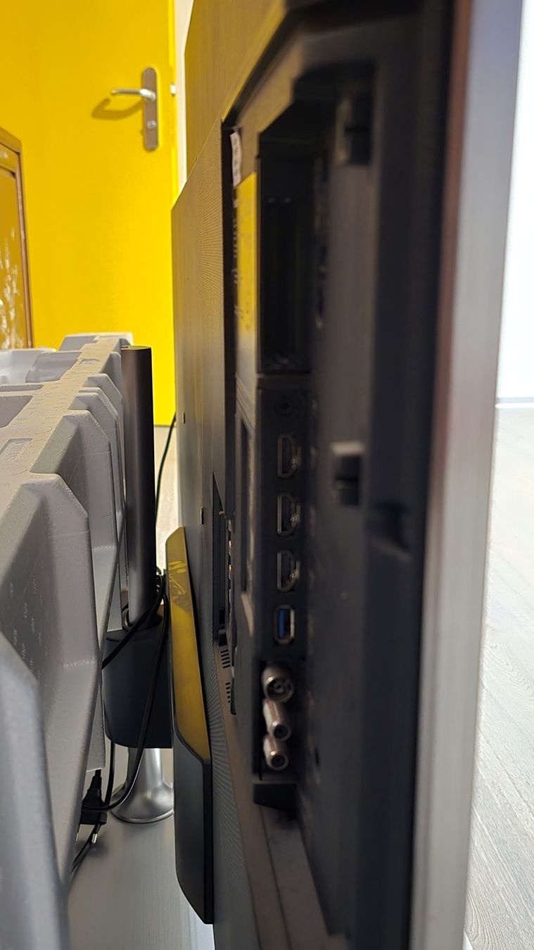 Panasonic Fernseher: TV 58", höhenverstellbar – Gebraucht aus Ried b. Kerzers von schnackidulli 2