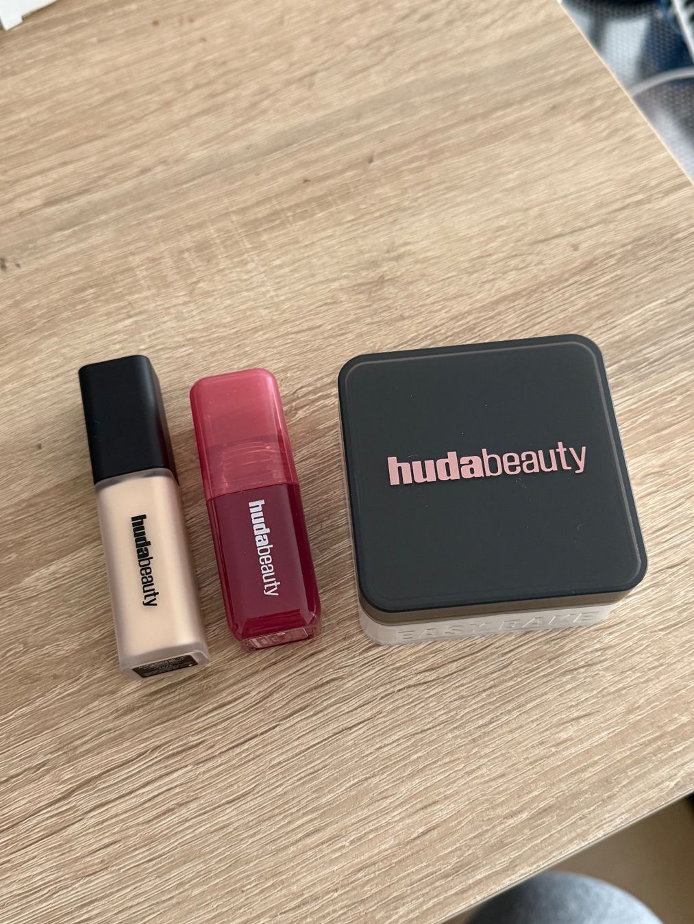 Huda Beauty Make-up: Huda Beauty Set – Neu (gemäss Beschreibung) aus Baar von and_x9gz