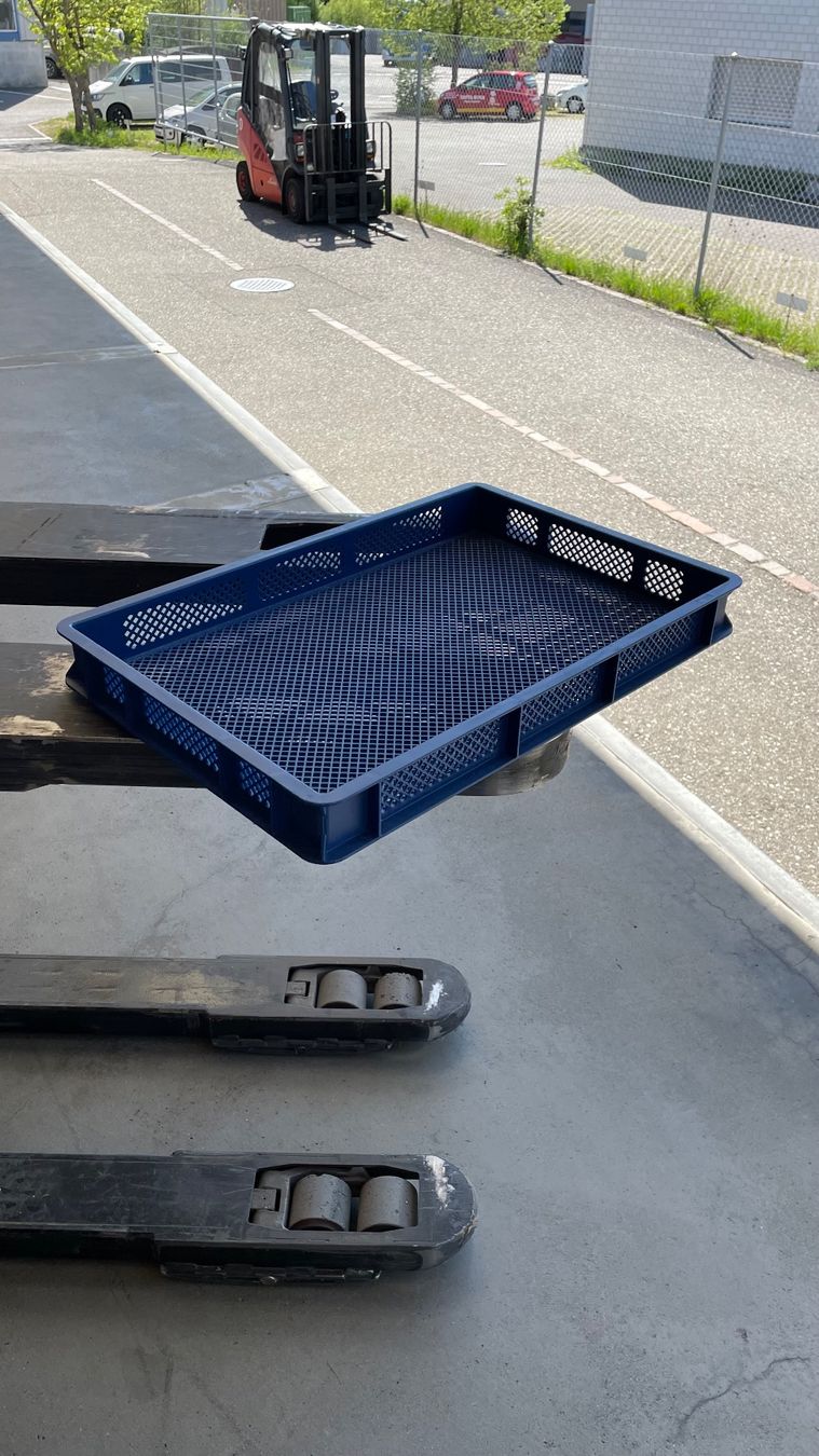 Casse di trasporto: Perforated Plastic Tray/Crate | Blau – Nuovo (secondo la descrizione) da Böckten venduto da ja_mi_e