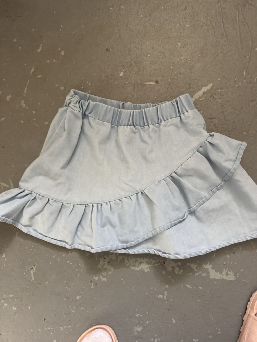 Vestiti & Gonne: Mädchen Jeans Rock 134 – Usato da Hägendorf venduto da laumatt